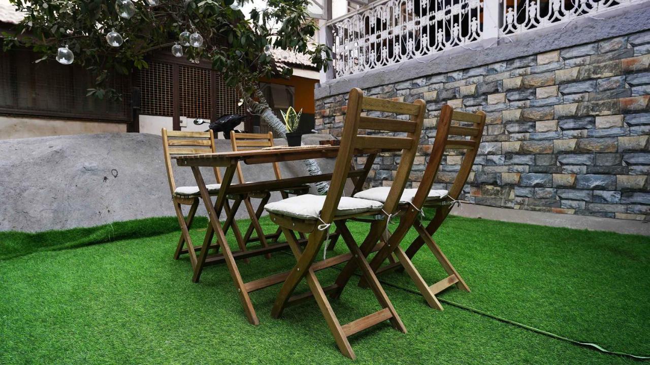 Gosolo Stays Bandra Hostel 뭄바이 외부 사진