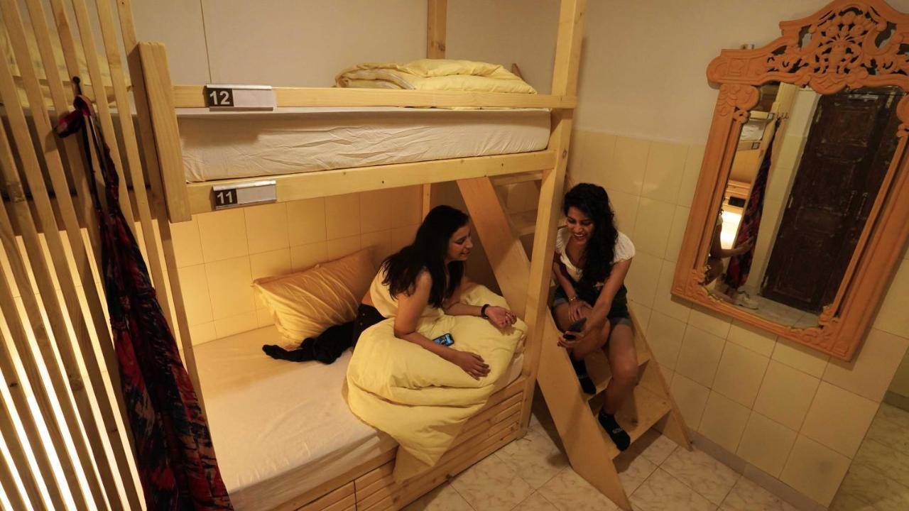 Gosolo Stays Bandra Hostel 뭄바이 외부 사진