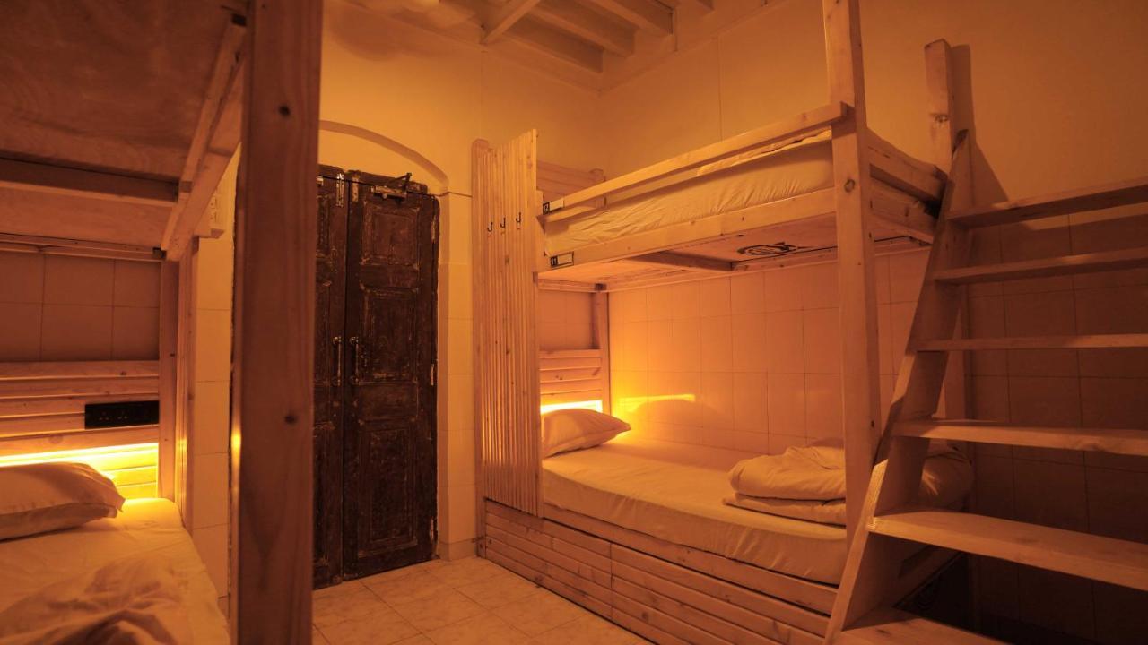 Gosolo Stays Bandra Hostel 뭄바이 외부 사진