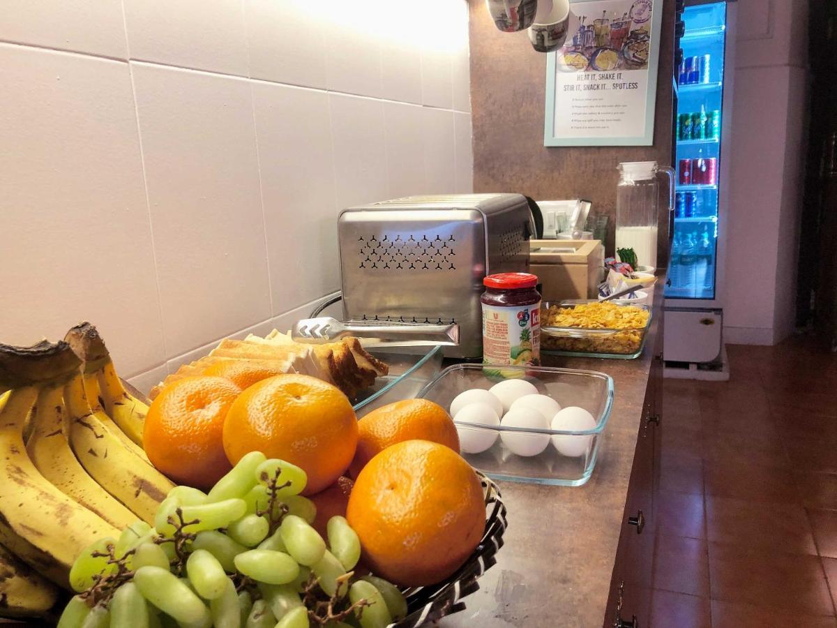 Gosolo Stays Bandra Hostel 뭄바이 외부 사진