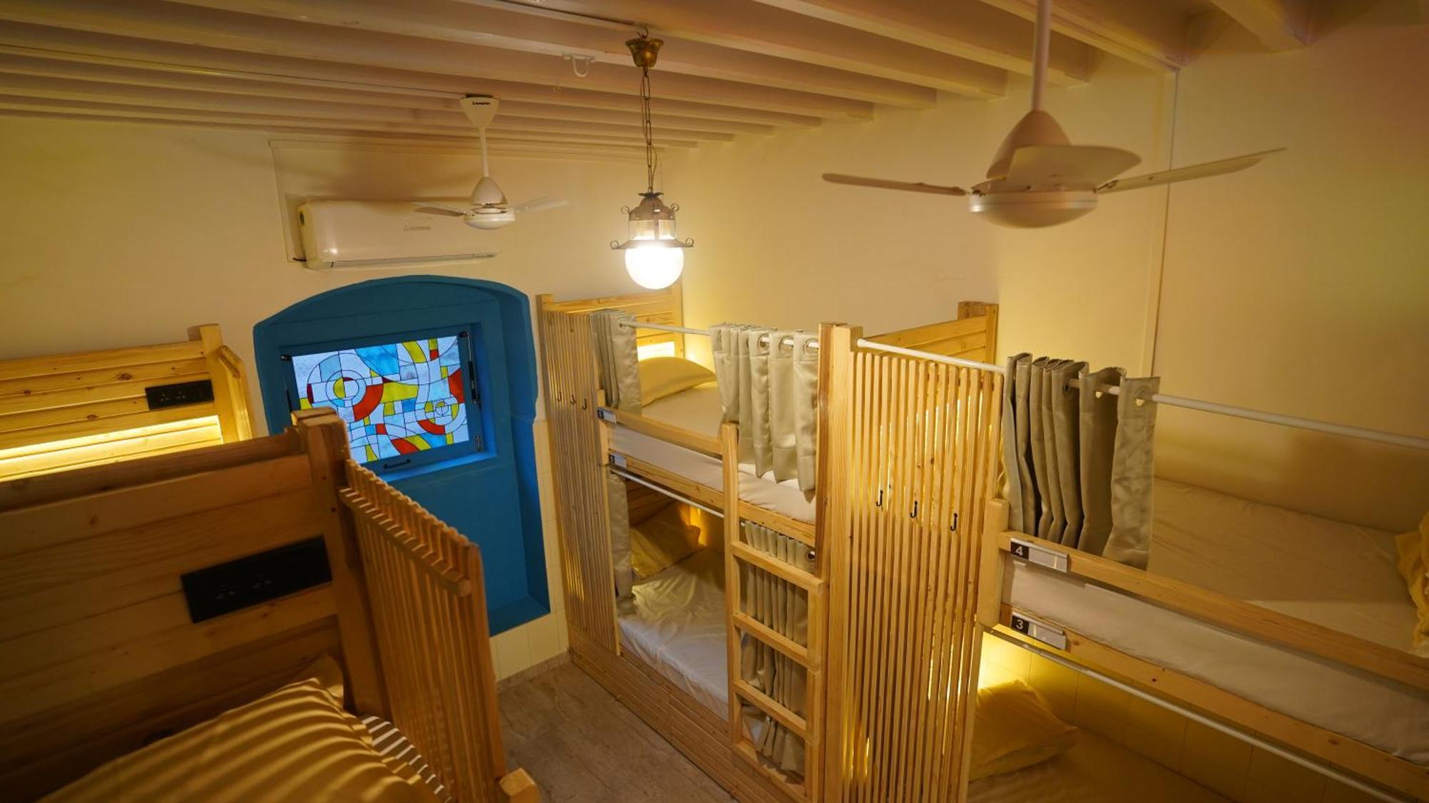 Gosolo Stays Bandra Hostel 뭄바이 외부 사진